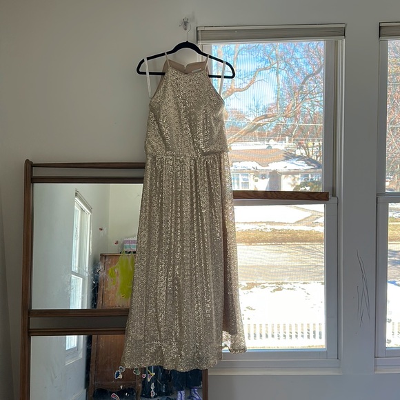 Gold sequin gown with halter neck - Picture 2 of 5